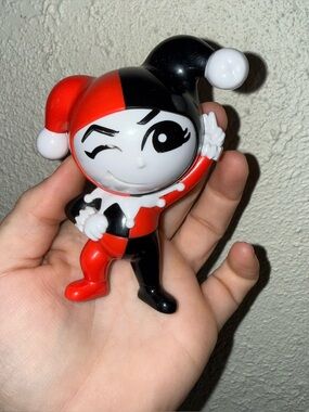DC Comics Harley Quinn Red & Black Winking Vinyl Figure